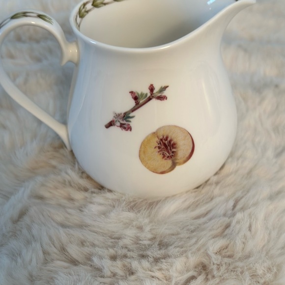 Queen's Royal Horticulture Society Hooker's Fruit Creamer Fine Bone China - Picture 9 of 10